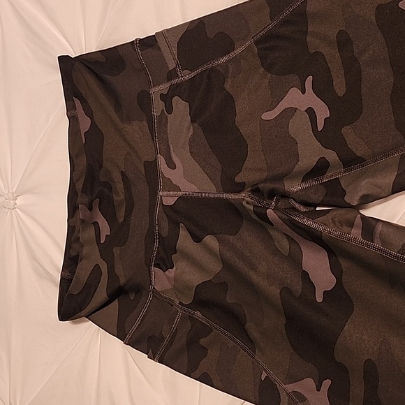 Old Navy Powersoft Leggings - Picture 2 of 3